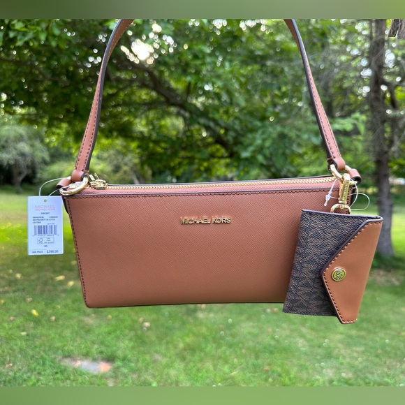 Michael Kors Handbags - Michael Kors Vincent Leather Pochette with Card Case NWT